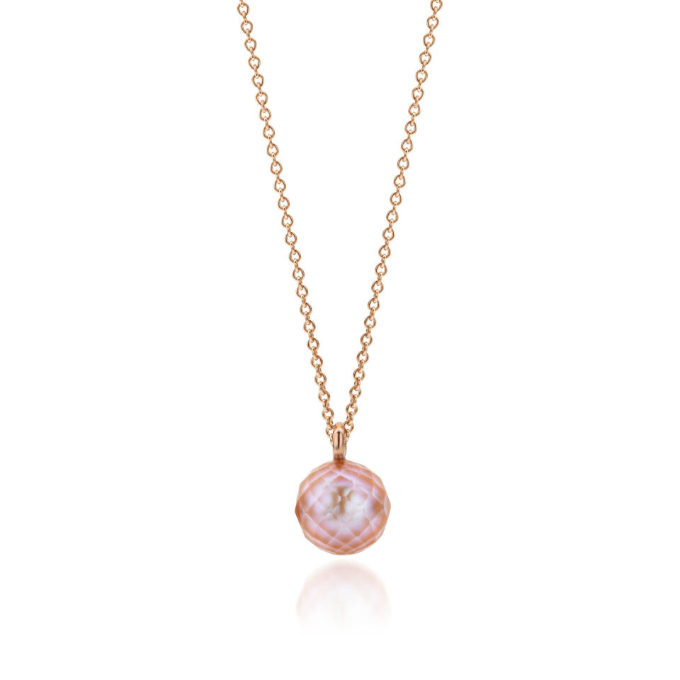 Collier roodgoud met gefacetteerde parel als hanger