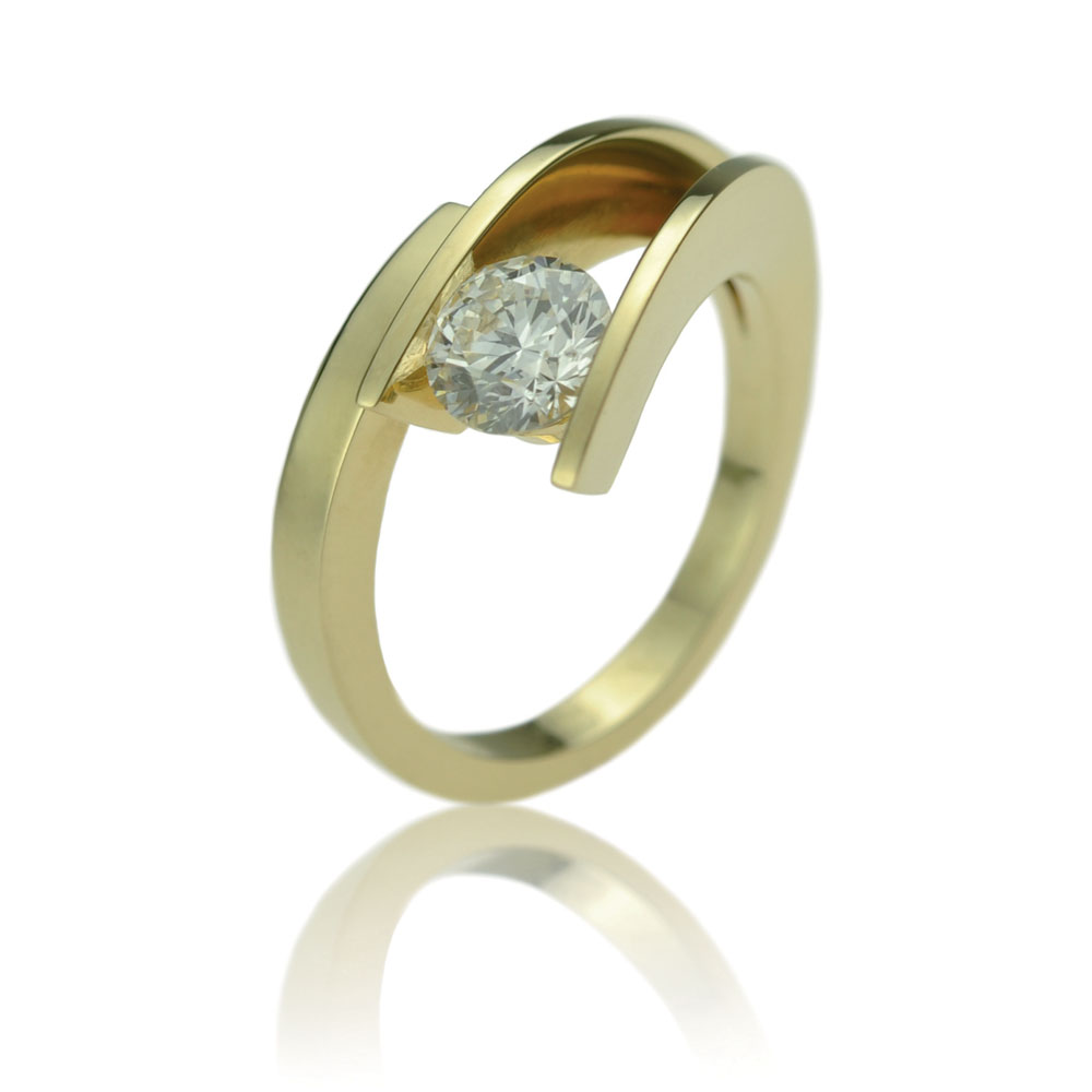 Geelgouden ring met een diamant van 0.71 karaat