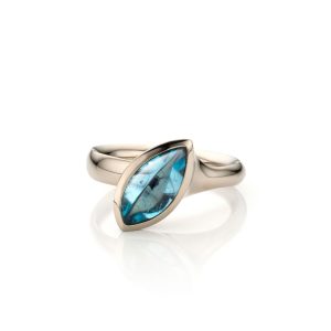 Witgouden ring met aquamarijn