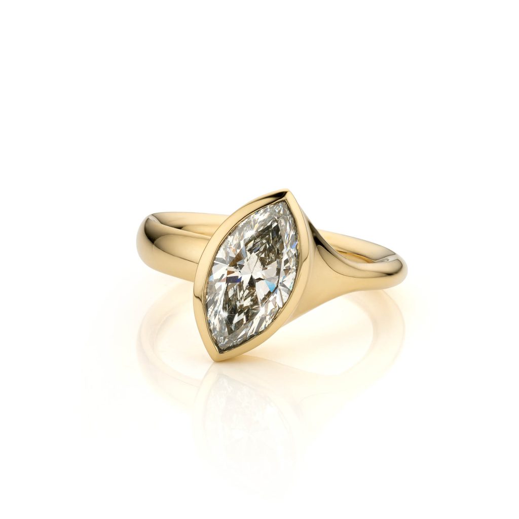 organische ring met markies geslepen diamant