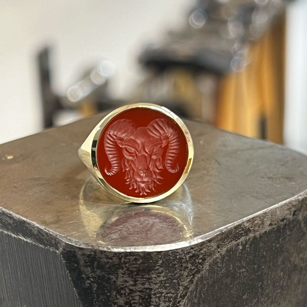 Geelgouden Ring Met Carneool