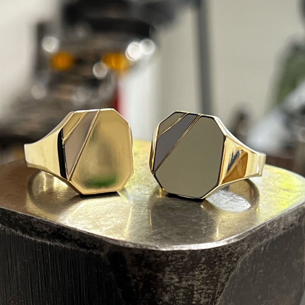 Geelgouden Zegelringen Met Witgouden Detail